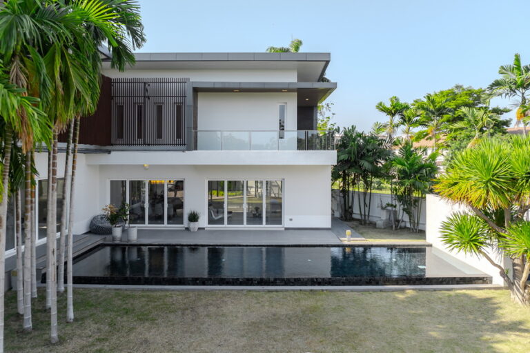 Front view of luxury pool villa for rent in Panya Phattanakarn
